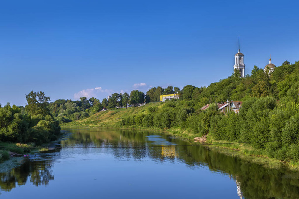 Paysage avec rivière Tvertsa dans la ville de Torzhok, Russie - Photo, image