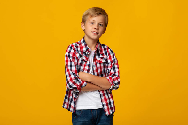 Confident calm european teenage boy in casual with crossed arms looking at camera - Foto, imagen