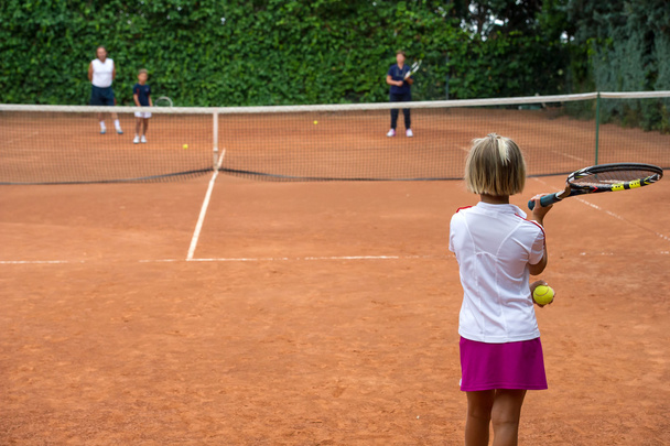 escola de tênis interior
 - Foto, Imagem