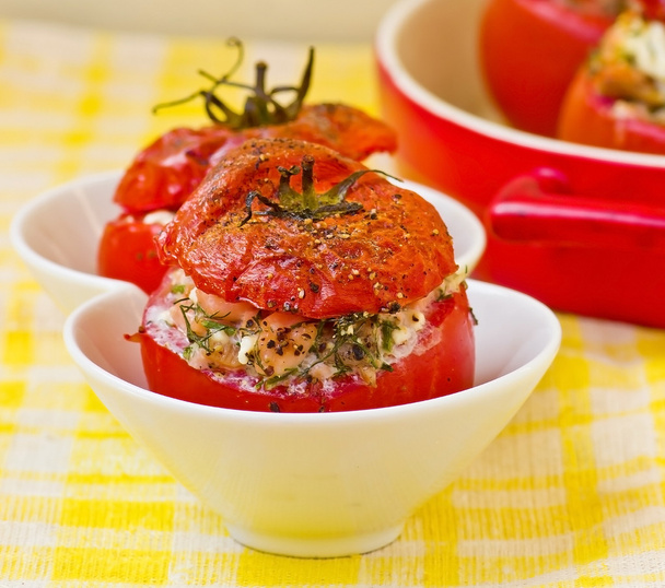 gebakken gevulde tomaten - Foto, afbeelding