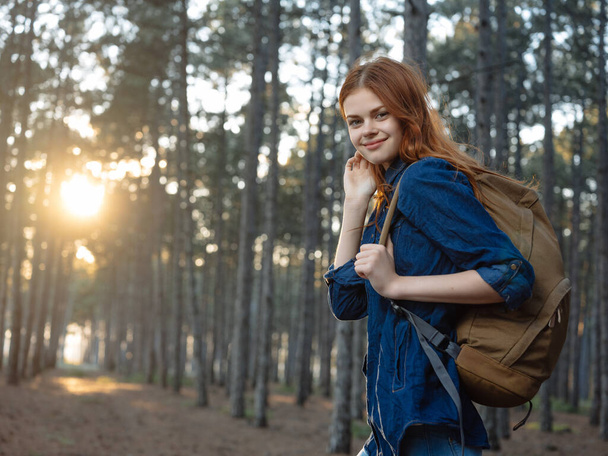 cheerful woman hiker in the forest nature freedom active leisure - Fotoğraf, Görsel