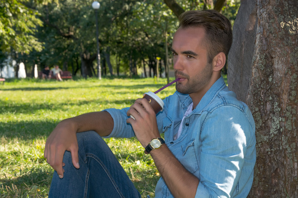 Man resting in nature with a cup of coffee - Foto, imagen