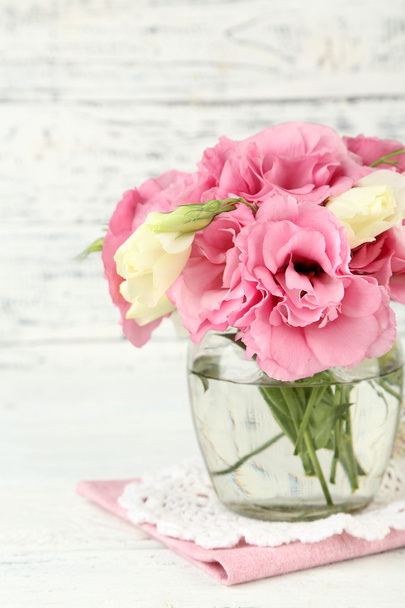 Eustoma flowers in vase - Foto, Imagem