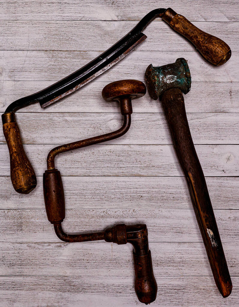 Joukko vanhoja työkaluja valaistus - Valokuva, kuva