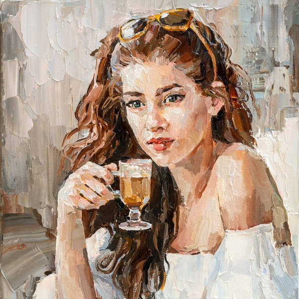 .A lány a kávézóban kávét iszik.. - Fotó, kép