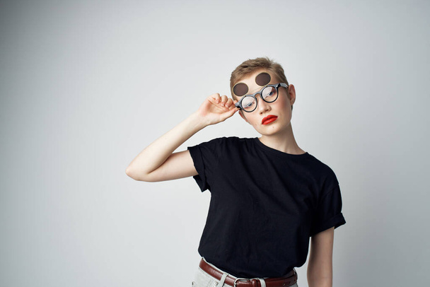 Kaunis nainen kaksinkertainen lasit muoti rajattu näkymä - Valokuva, kuva