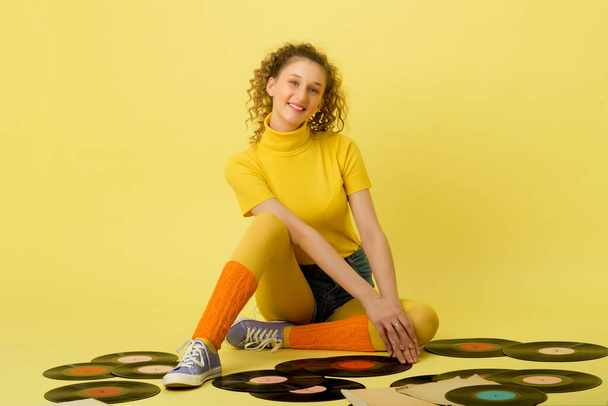 Happy girl sitting on floor with vinyl records - Valokuva, kuva
