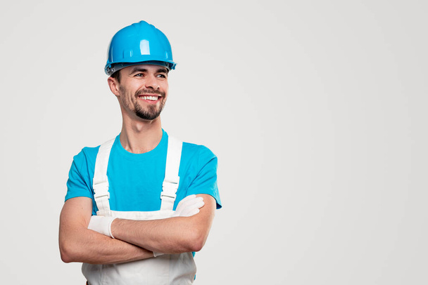 Confident foreman construction man in overall and hardhat - Φωτογραφία, εικόνα