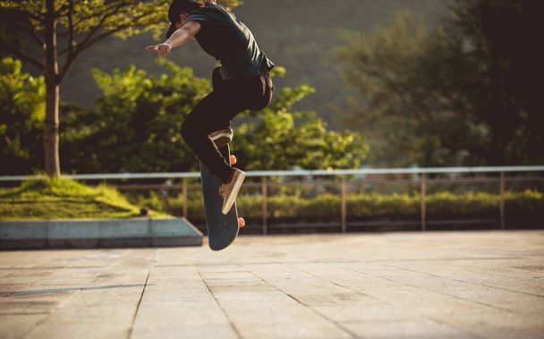 Skateboarder skateboarding outdoors in city - Фото, изображение