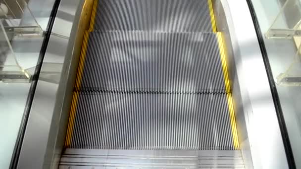 Escalera mecánica vacía de cerca - Metraje, vídeo