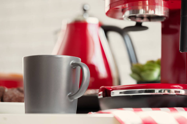 Cup of tea or coffee on modern kitchen background - Fotoğraf, Görsel