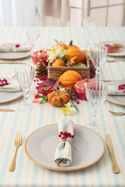 Autumn table serving with rowan and festive decor in restaurant - 写真・画像