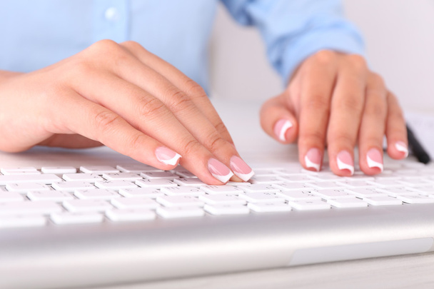 Female hands typing on keyboard - Foto, Bild