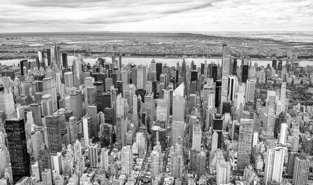 Widok z lotu ptaka z helikoptera, Nowy Jork. Śródmieście z wysokiego punktu widokowego - Nowy Jork - NY - USA - Zdjęcie, obraz