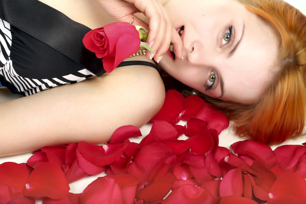 Beautiful girl in petals with rose - Fotografie, Obrázek