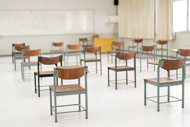An empty classroom without students due to the COVID-19 pandemic and schools being closed - Фото, изображение