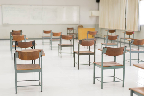 An empty classroom without students due to the COVID-19 pandemic and schools being closed - Foto, Imagem