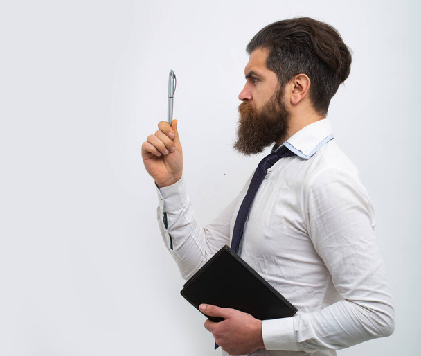 Business man is thinking about something with pencil. Young thoughtful bearded man thinking about test. - Foto, Imagen