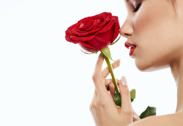 piękny kobieta atrakcyjny wygląd róża kwiat czerwone usta glamour - Zdjęcie, obraz