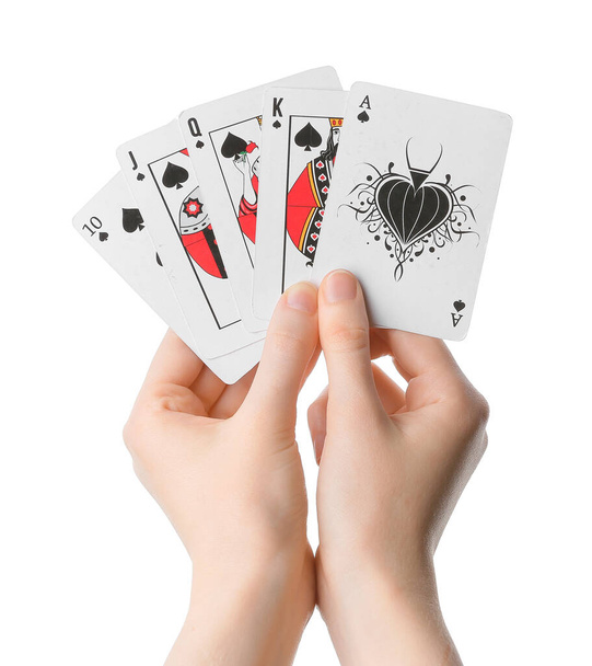 Weibliche Hände mit Spielkarten für Poker auf weißem Hintergrund - Foto, Bild