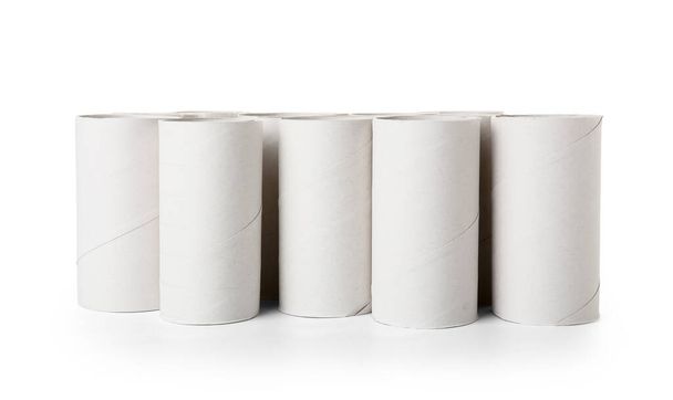 Tubi di cartone carta igienica vuoti su sfondo bianco - Foto, immagini