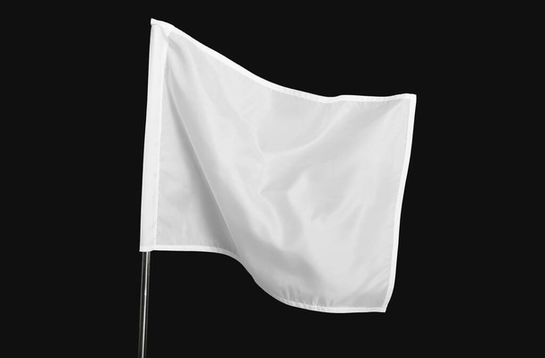 Білий прапор на темному тлі
 - Фото, зображення