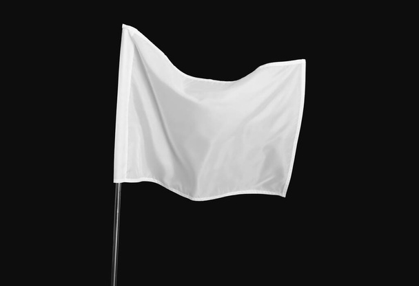 Witte vlag op donkere achtergrond - Foto, afbeelding