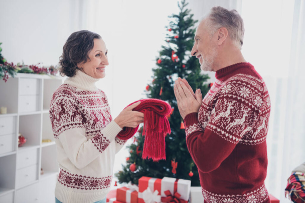 Profile photo of funny couple elder lady gift man wear sweater jeans at home - Fotoğraf, Görsel