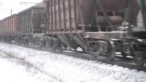 冬はレールの上で電車に乗る - 映像、動画
