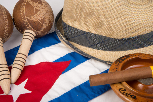 キューバ産の葉巻、帽子 - 写真・画像