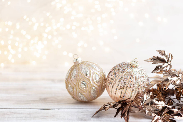 Golden christmas cozy balls with bokeh. - Foto, afbeelding