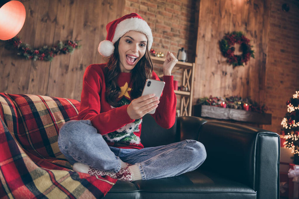 Full body photo of young hooray brunette lady look telephone wear sweater hat jeans socks at home alone - Photo, Image