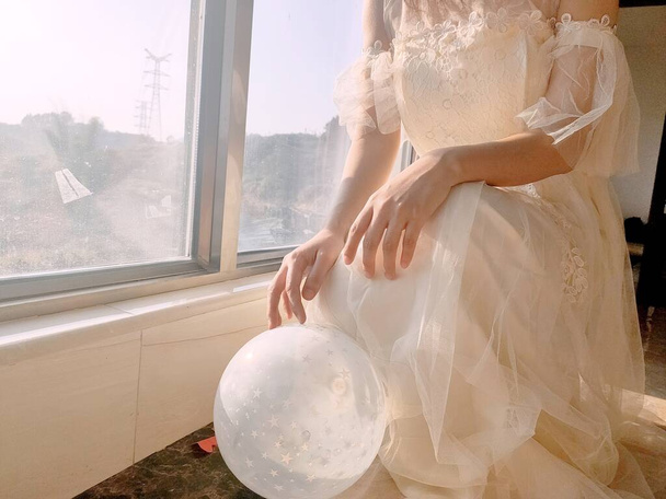 beautiful bride in a white dress with a veil on her head - Zdjęcie, obraz