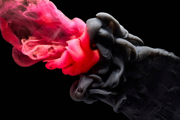 赤黒顔料渦巻くインク抽象的な背景、液体煙塗料水中 - 写真・画像
