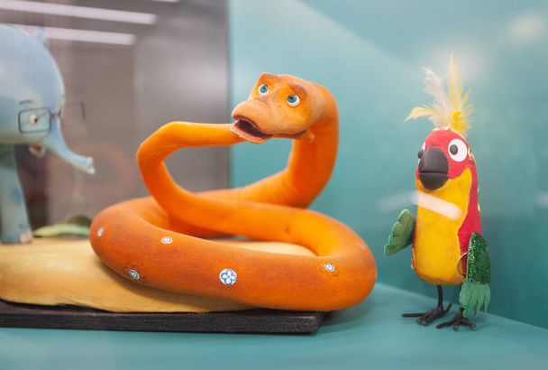 Moscow, Russia - Sept 19, 2021 : Soyuzmultfilm animated film studio museum. The snake and the Parrot in the exhibition, 38 parrots animated movie. Soviet animated films, cartoons, retro, USSR, puppets - Photo, Image
