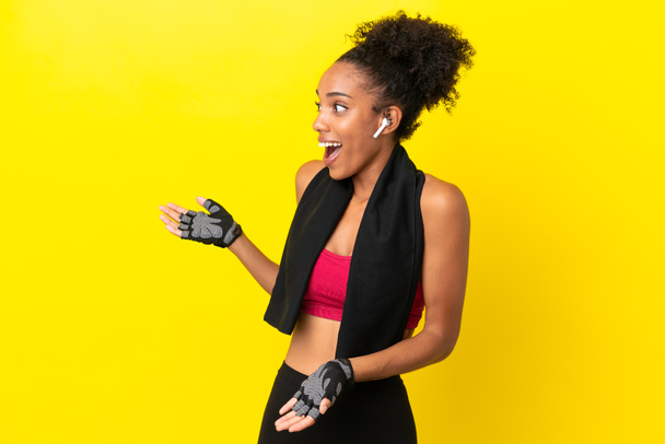 Young African sport woman isolated on yellow background with surprise facial expression - Fotografie, Obrázek