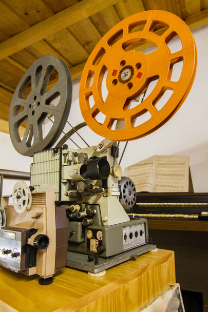 Старий фільм-проектор
 - Фото, зображення
