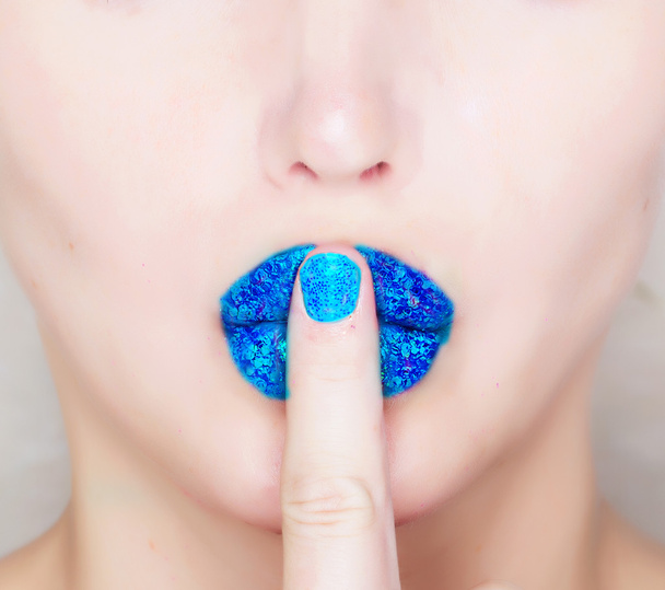 dudaklarında parmak - Fotoğraf, Görsel