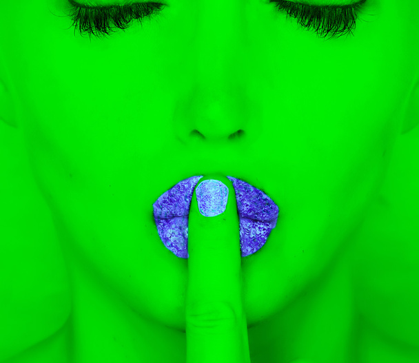 Finger on lips - Foto, Imagen