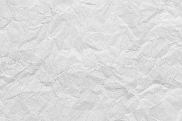 Białe pogniecione tło papieru artystycznego do projektowania koncepcji tekstury. - Zdjęcie, obraz