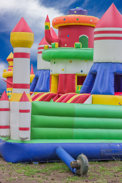 Прыгающий замок, детская площадка для детей с горками
 - Фото, изображение