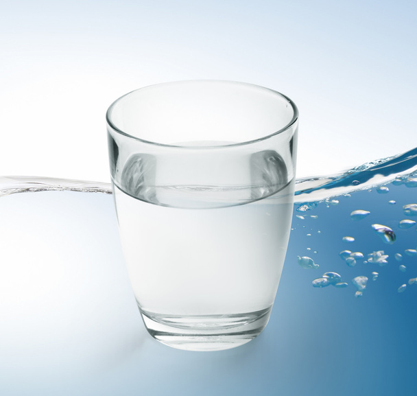 waterglas geïsoleerd - Foto, afbeelding