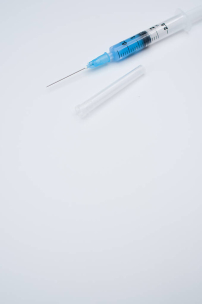 an isolated injection syringe on a white background with text space - Foto, immagini