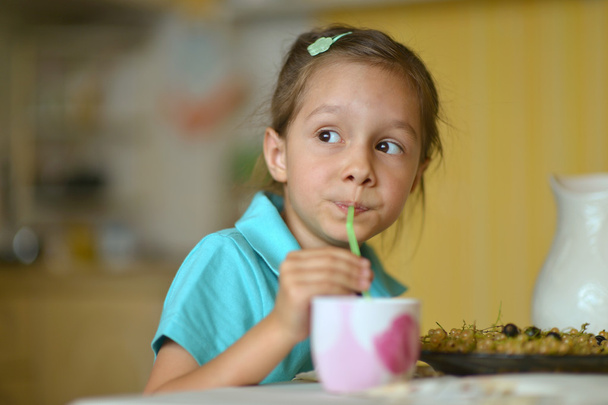 Little girl eating currants - Photo, image