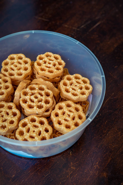 Snack tradicional de galletas malasias conocido como kuih loyang para Eid Fitr, Eid Adha y Ramadhan. - Foto, Imagen