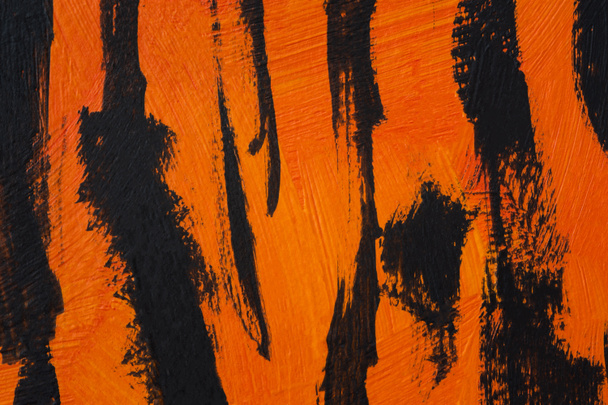 Tiikeri. Oranssi musta raidallinen akryyli. Abstrakti maalaus, afrikkalaisen kissan nahkojen käsitteellinen rakenne, juhlava Halloween-päävärit. Alkuperäinen fragmentti kuvasta. Muodikas muotoilu tausta - Valokuva, kuva