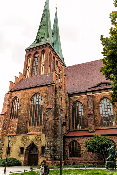 La Nikolaikirche, la iglesia más antigua de Berlín, Alemania
 - Foto, Imagen