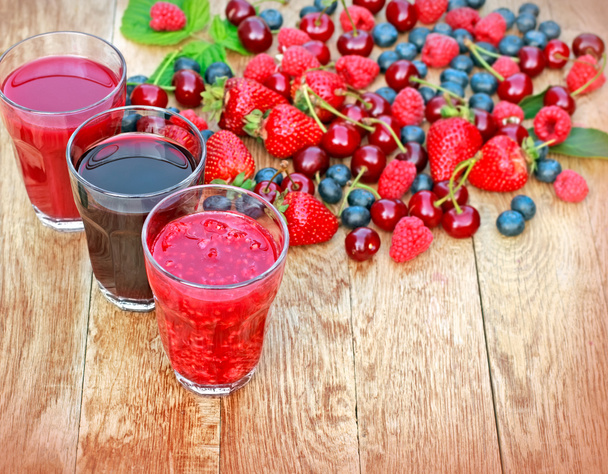 Healthy drinks from fresh organic berry fruits - Photo, Image
