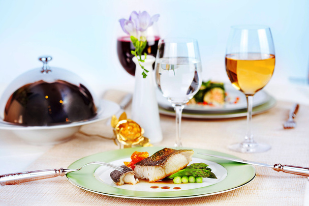 white fish with asparagus - Zdjęcie, obraz