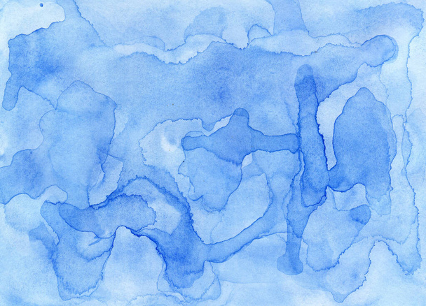Αφηρημένο μπλε φόντο ακουαρέλα. Φωτεινό μπλε ζωγραφισμένο στο χέρι αφαίρεση. Υδατογραφία υφή για κάρτα τέχνης ή φυλλάδιο. Μπλε χρώμα νερού πρότυπο πανό. Πλένεται χρώμα και λεκέδες σε χαρτί. - Διάνυσμα, εικόνα